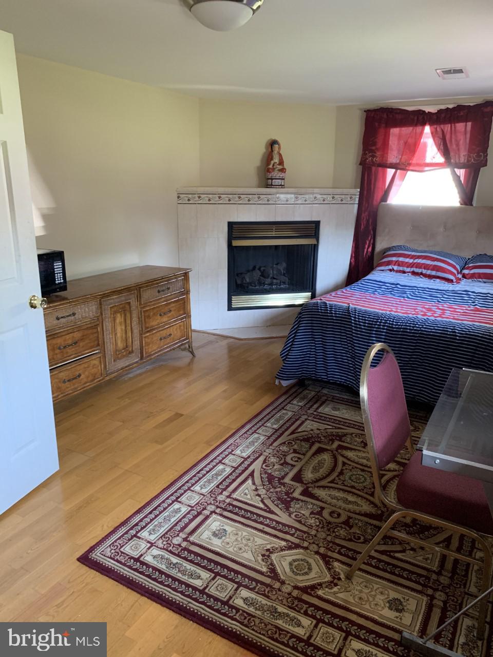 COUNTRY CLUB MANOR - Residential Lease