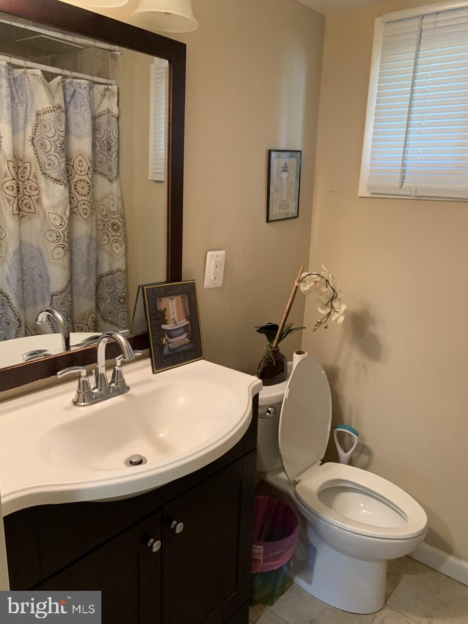 COUNTRY CLUB MANOR - Residential Lease