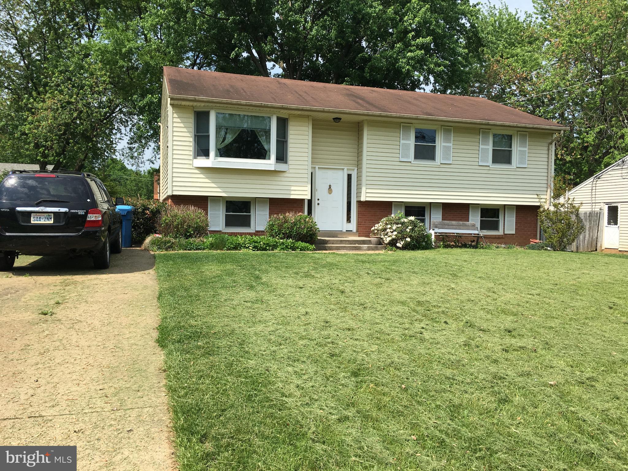 COUNTRY CLUB MANOR - Residential Lease