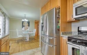 COUNTRY CLUB MANOR - Residential Lease