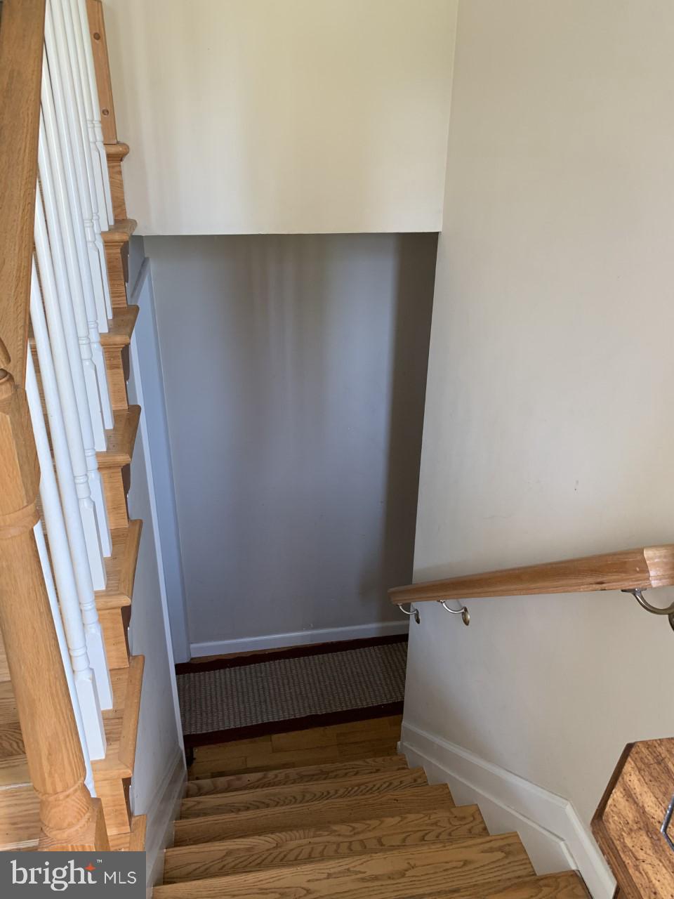 COUNTRY CLUB MANOR - Residential Lease