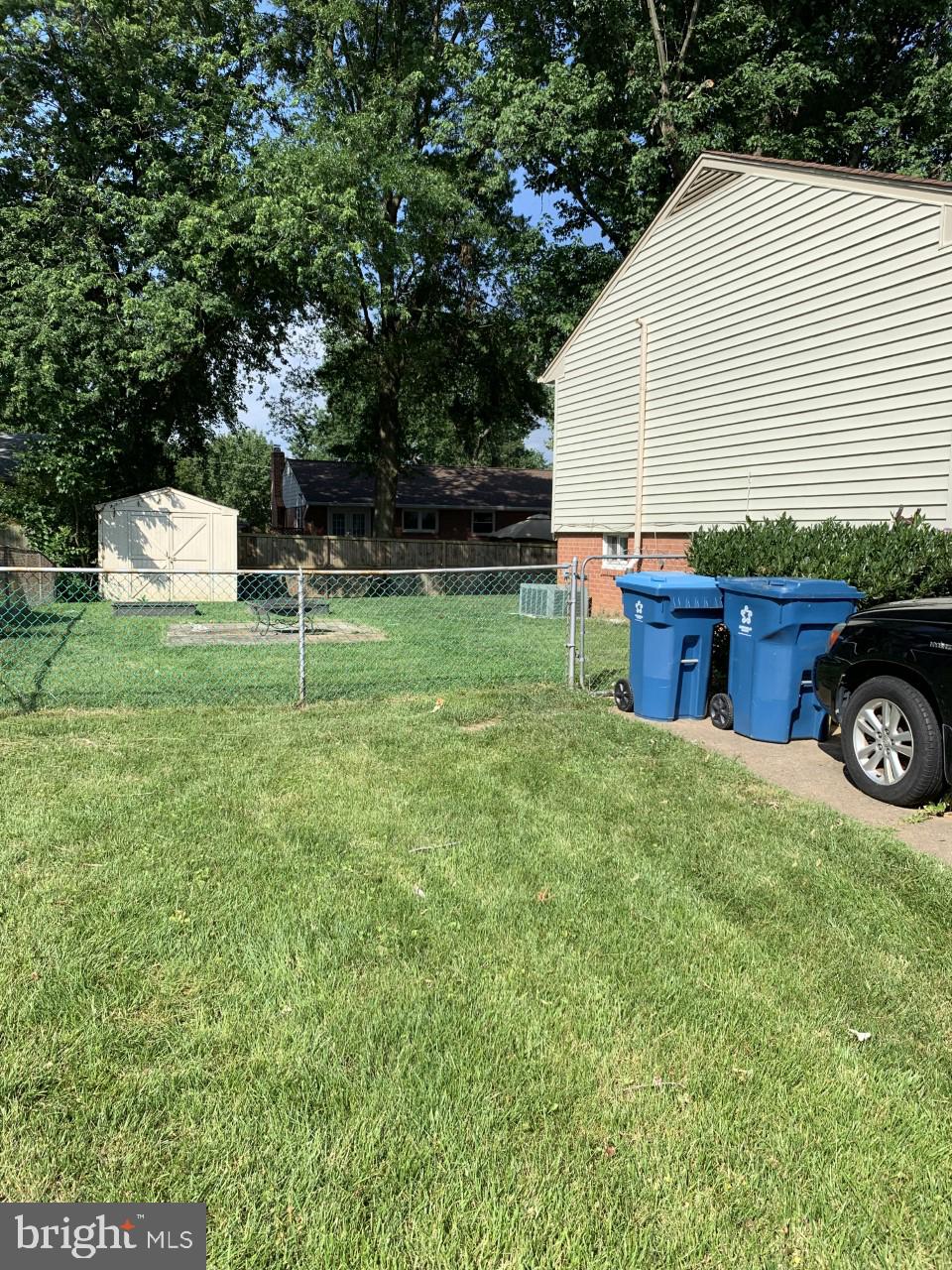 COUNTRY CLUB MANOR - Residential Lease