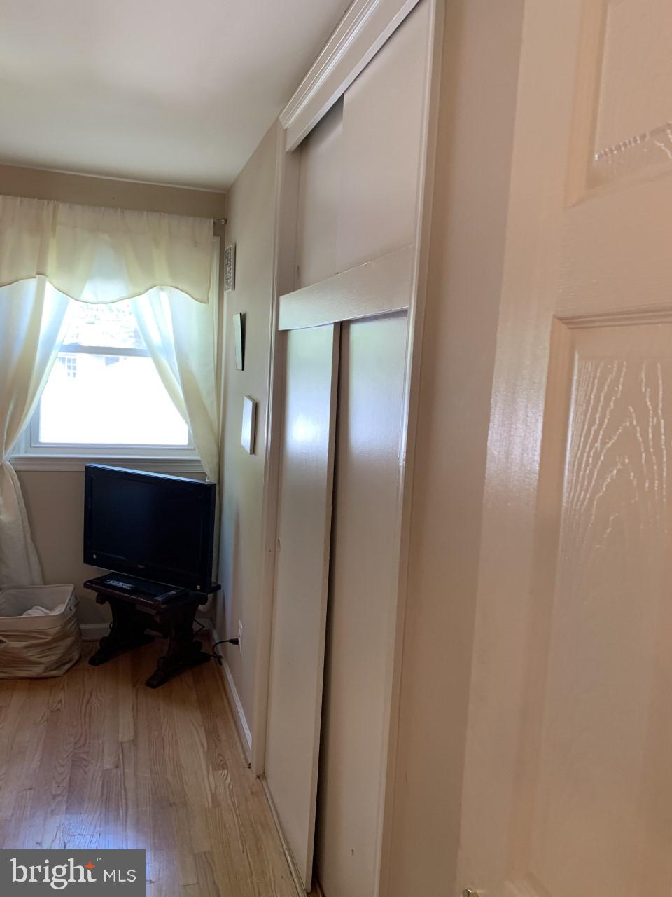 COUNTRY CLUB MANOR - Residential Lease