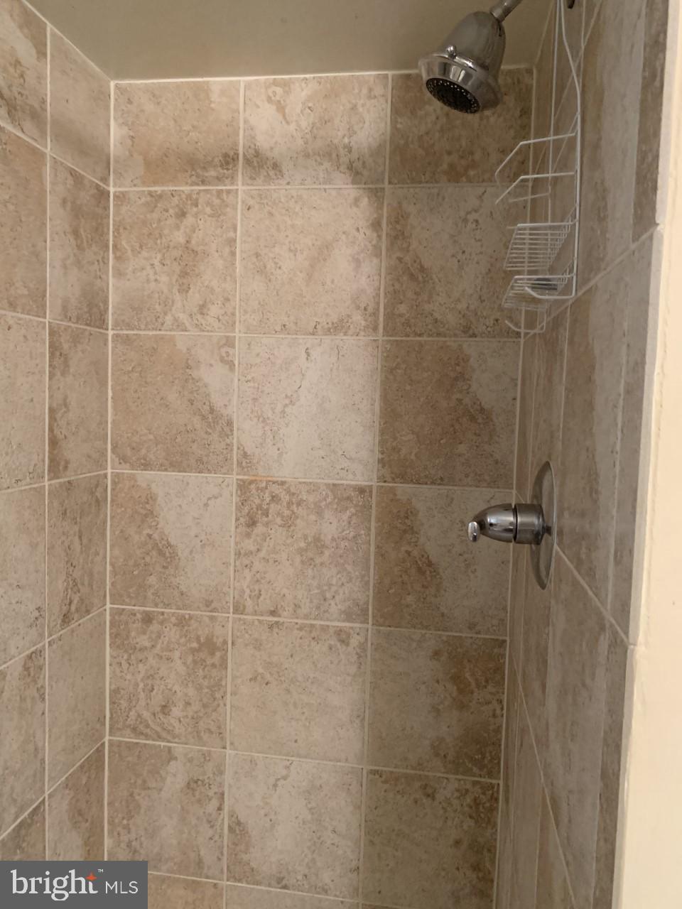 COUNTRY CLUB MANOR - Residential Lease