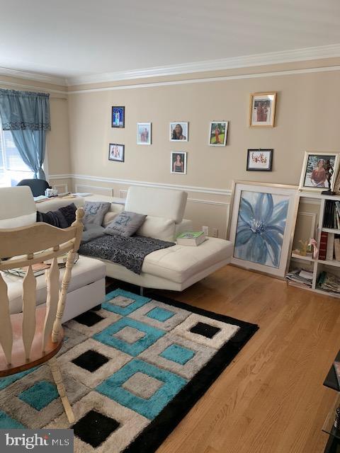 COUNTRY CLUB MANOR - Residential Lease