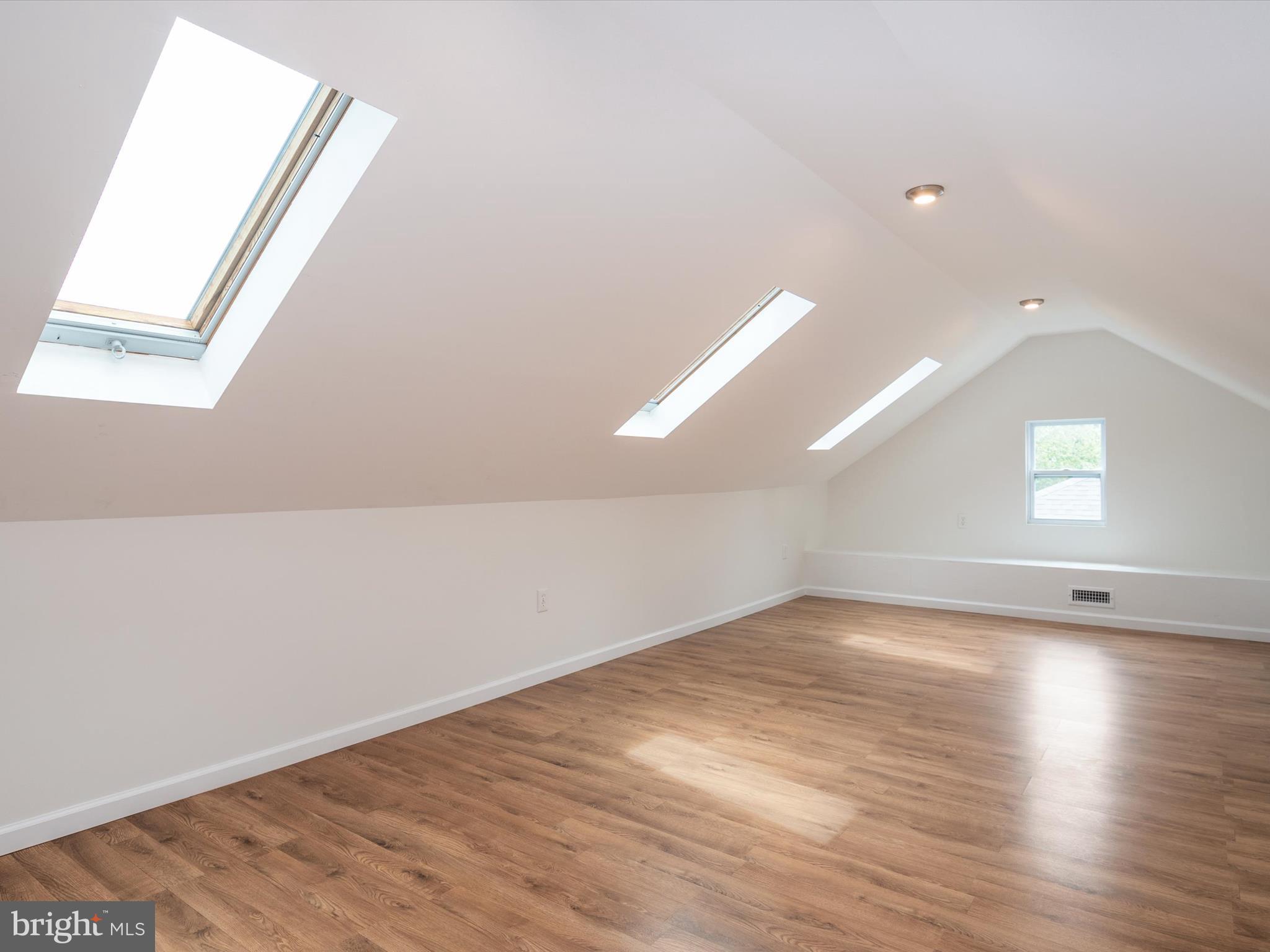 MURRAY HILL - Residential