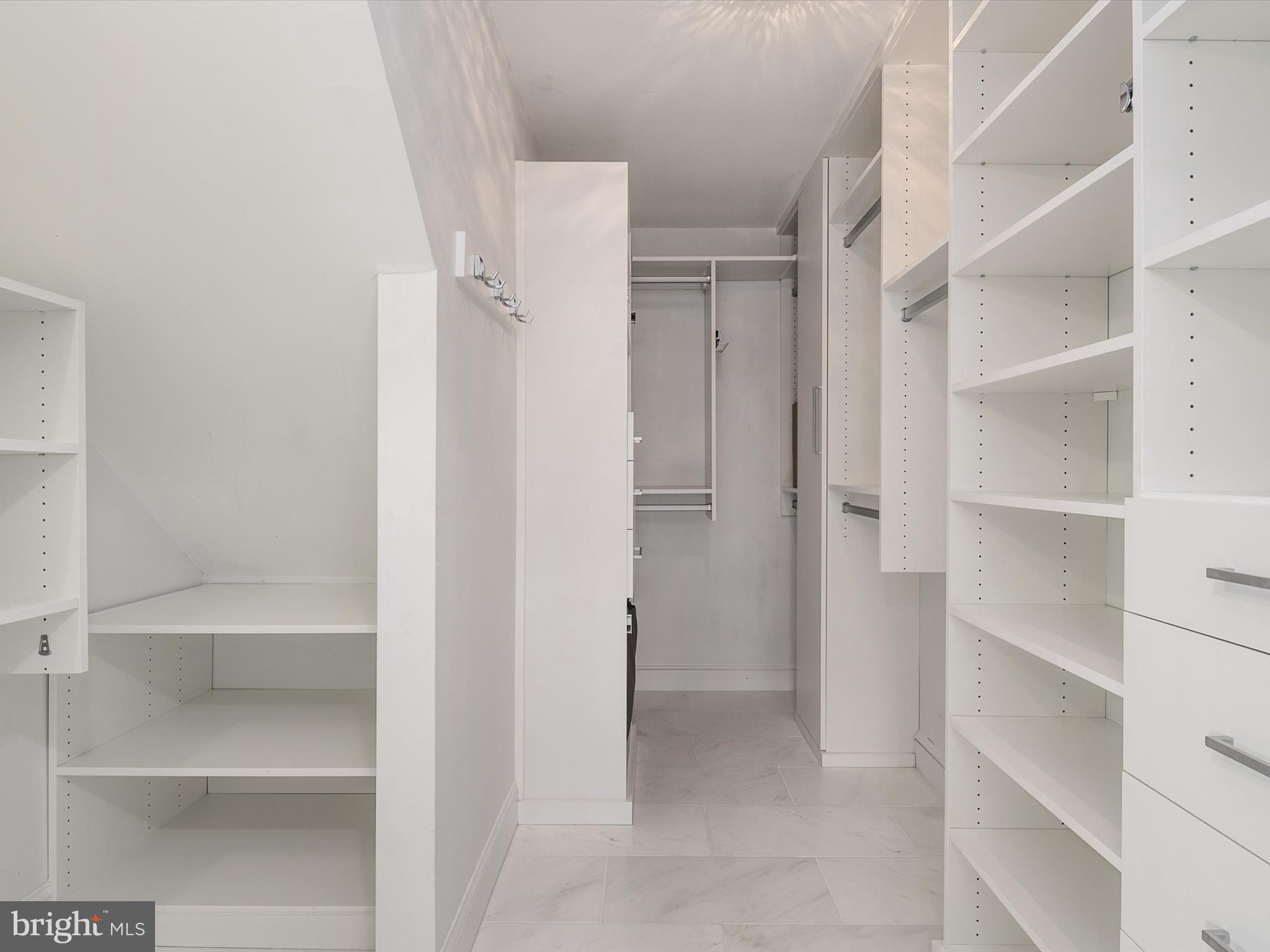 MURRAY HILL - Residential