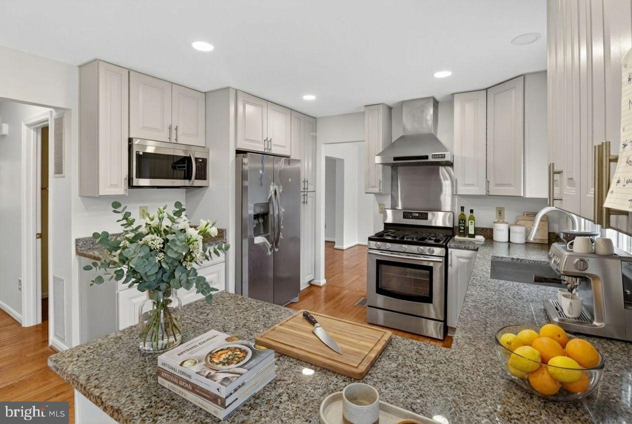 FOX CHASE - Residential