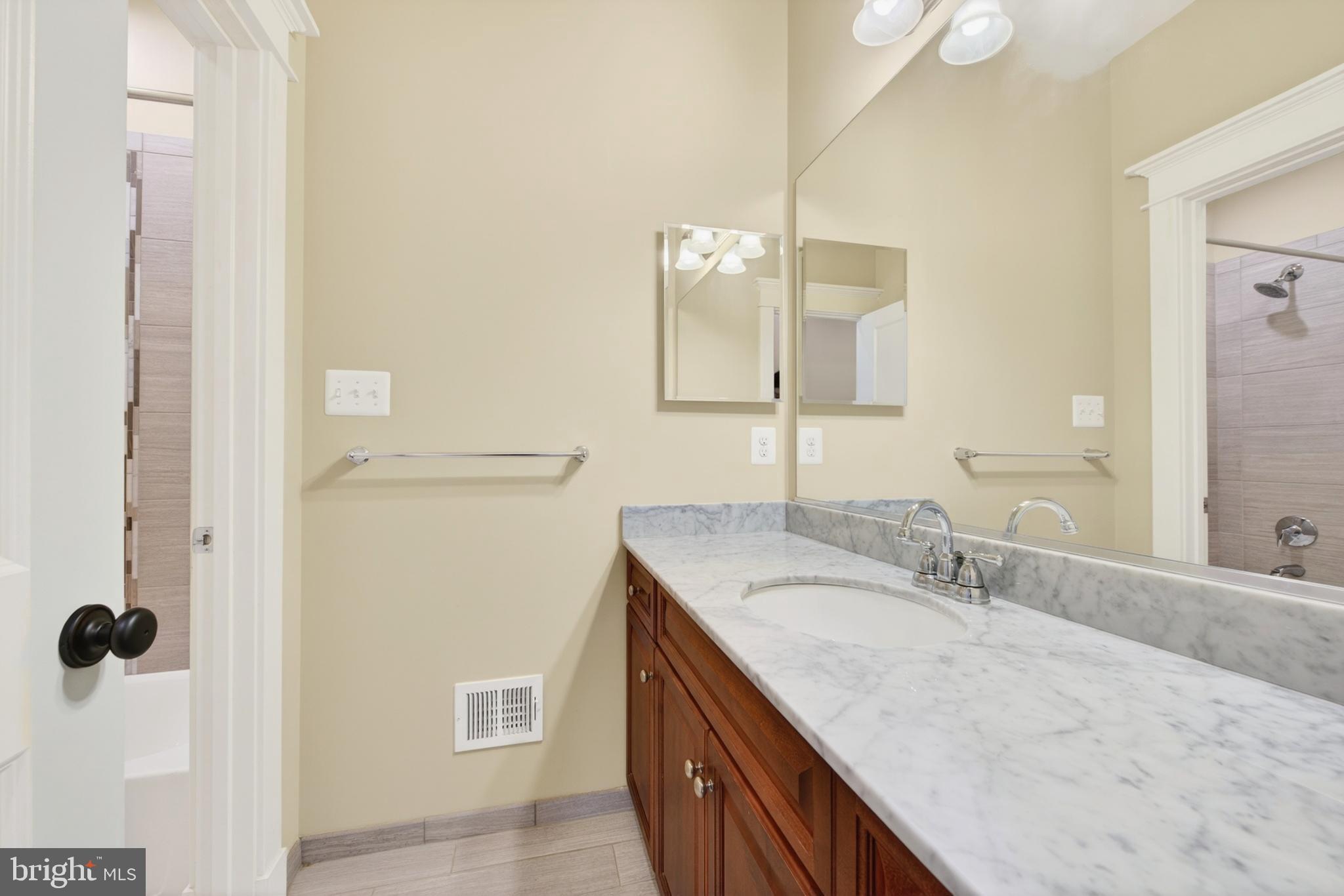 CHURCHILL - Residential