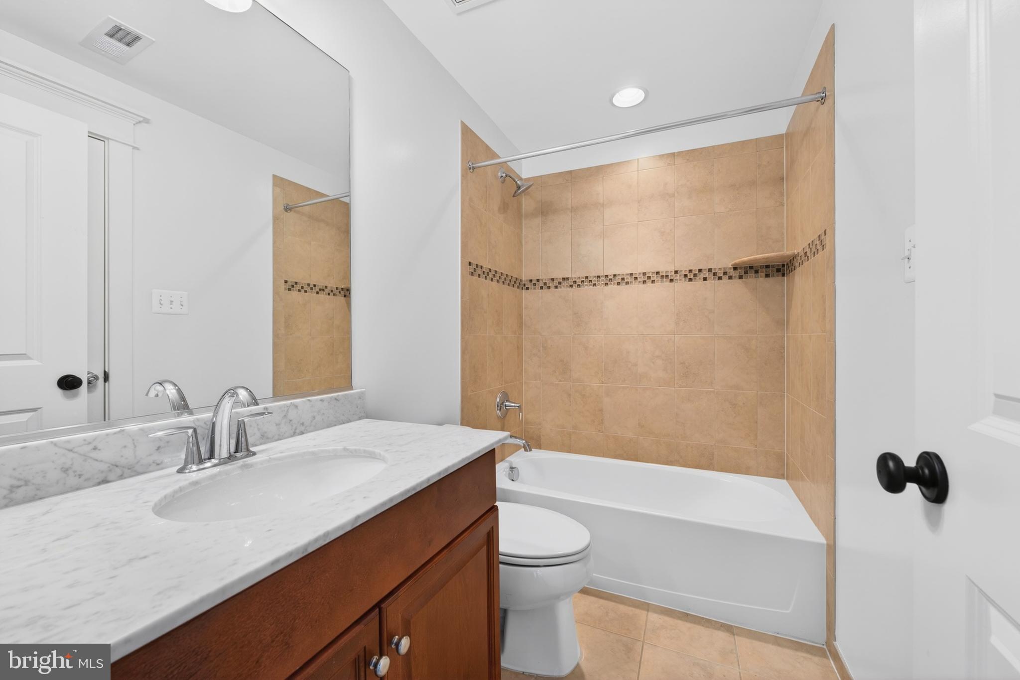 CHURCHILL - Residential