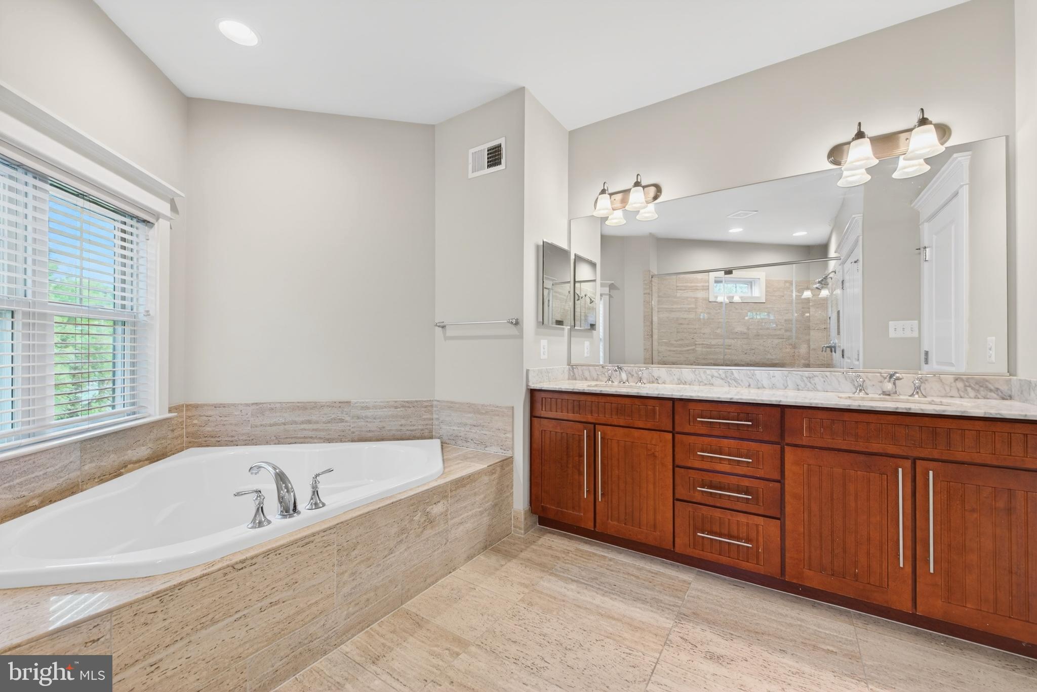 CHURCHILL - Residential