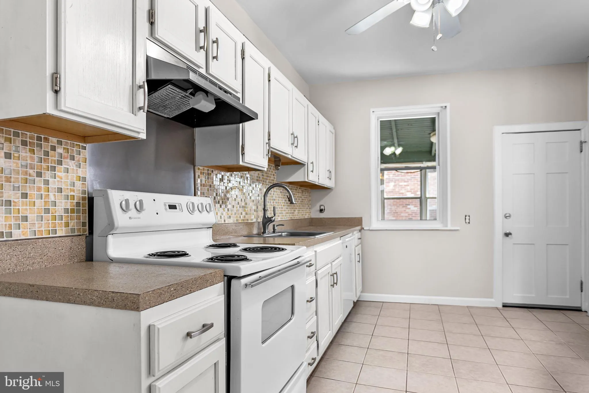 Eddystone, Pennsylvania 19013, United States, 3 Bedrooms Bedrooms, ,1 BathroomBathrooms,Residential,Pending,83152