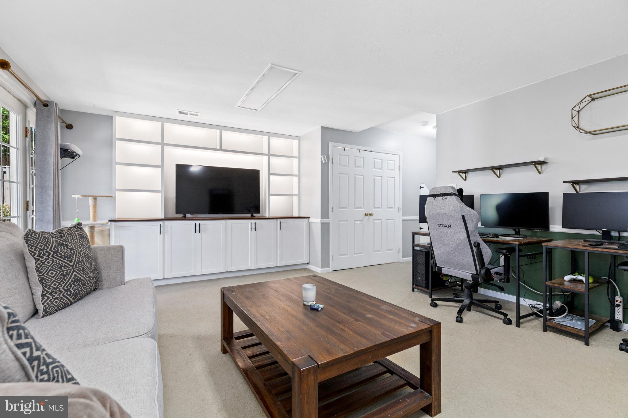 SHADOWBROOK - Residential