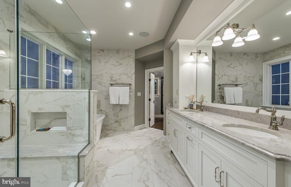 WHITEGATE - Residential