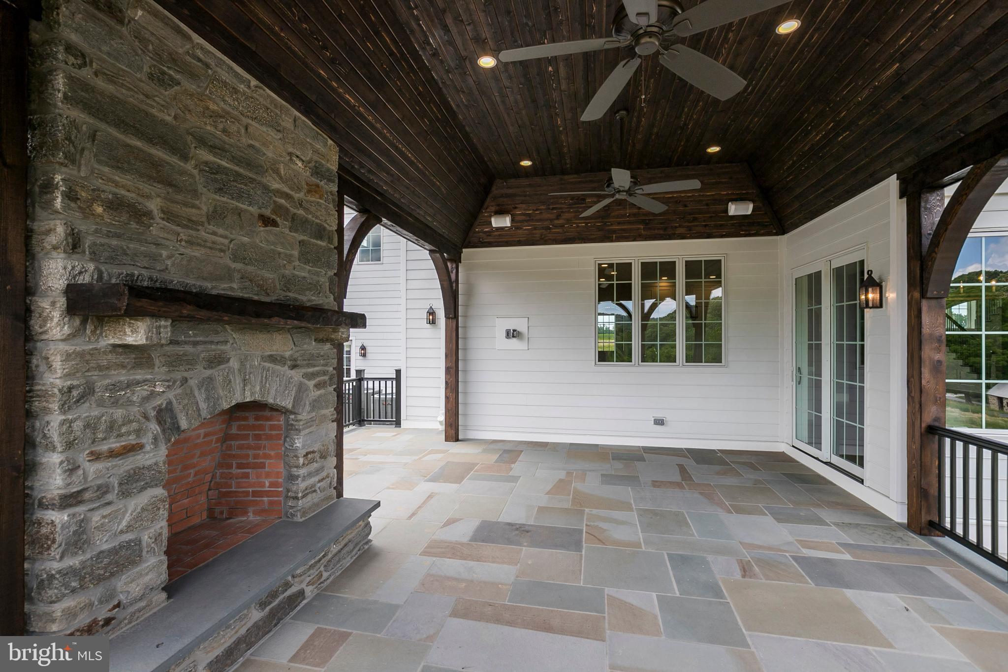 WHITEGATE - Residential