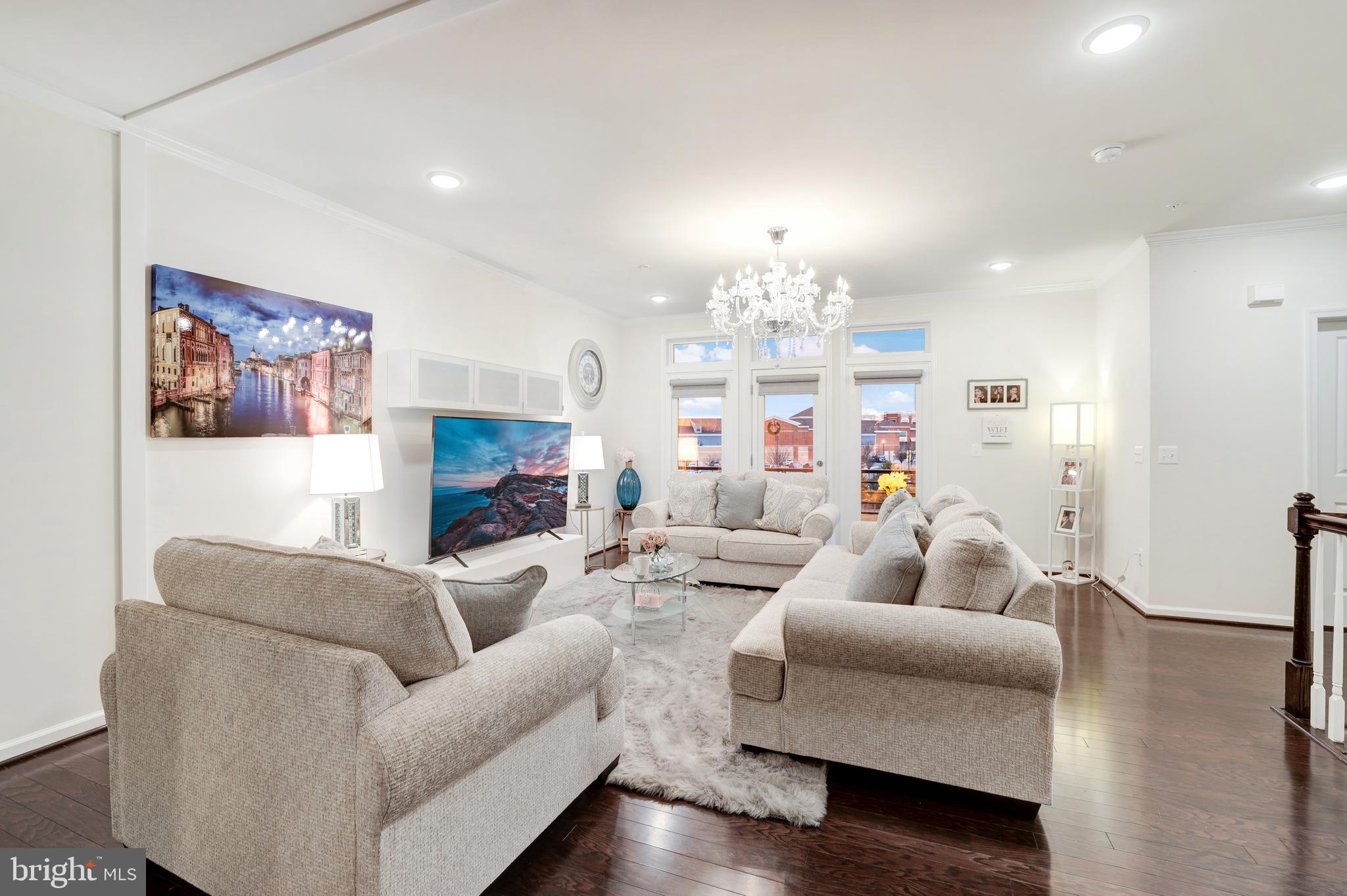 LOFTS AT VILLAGE WALK - Residential