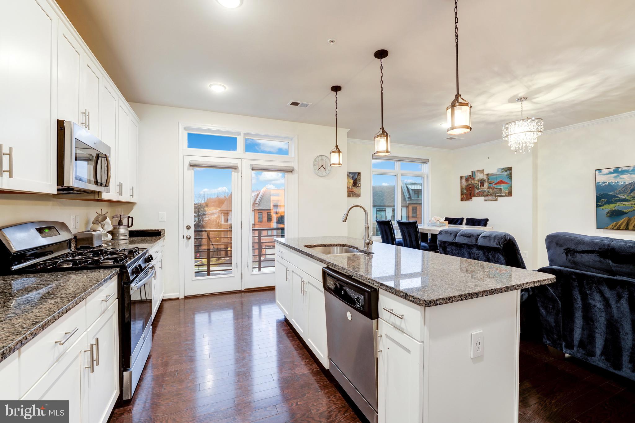 LOFTS AT VILLAGE WALK - Residential