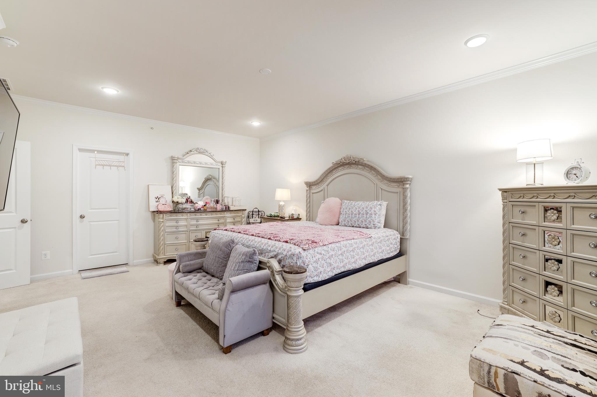 LOFTS AT VILLAGE WALK - Residential