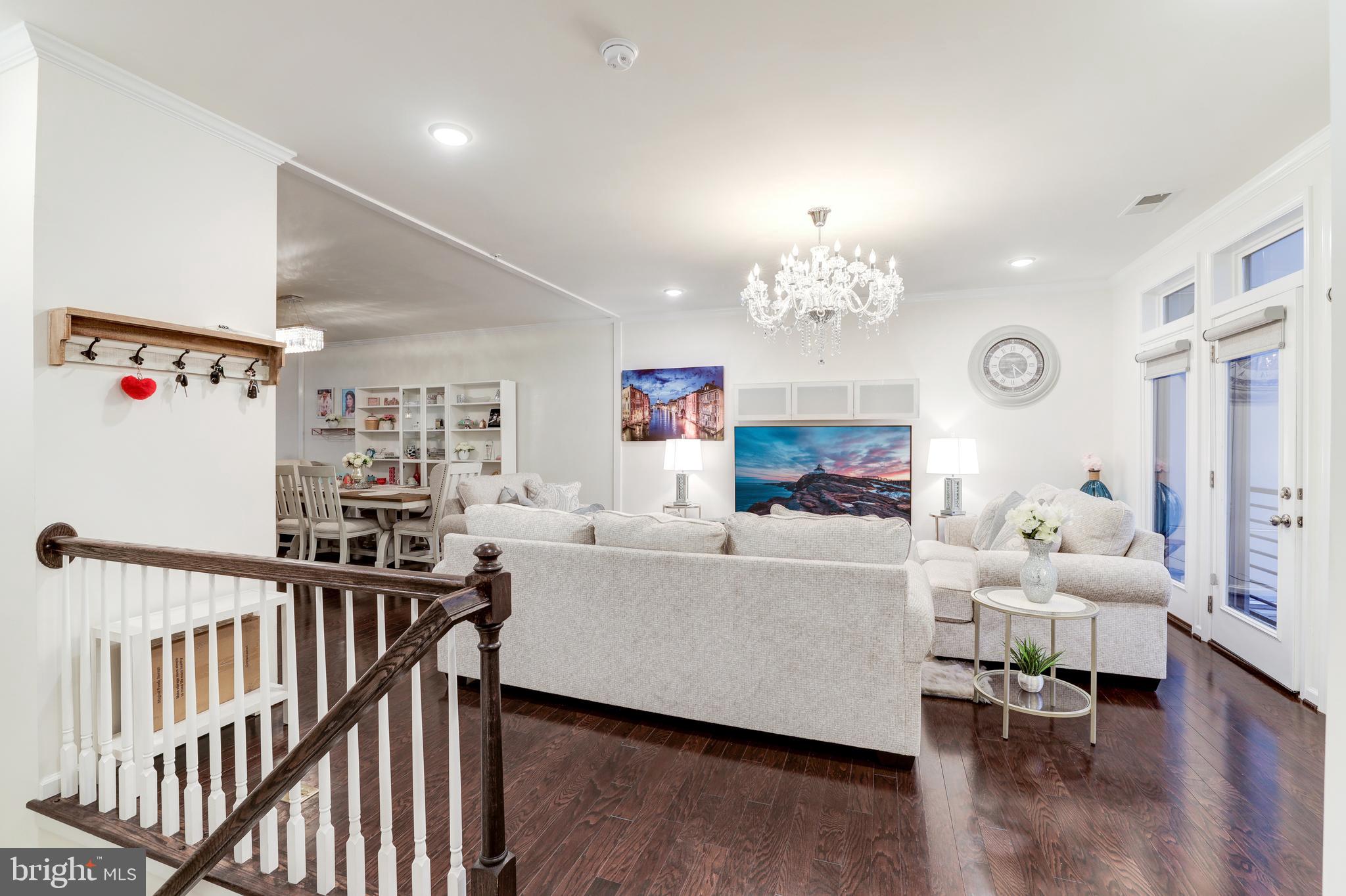 LOFTS AT VILLAGE WALK - Residential