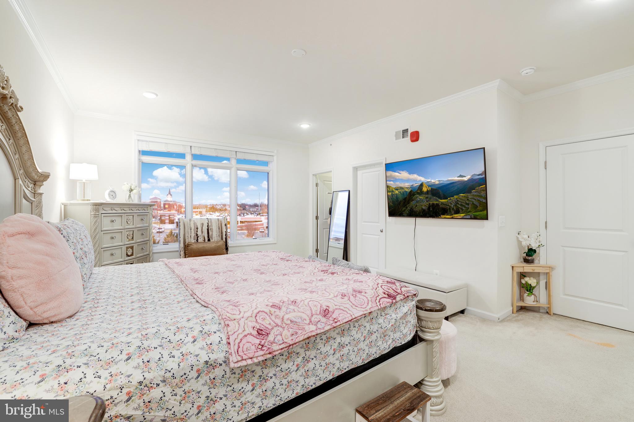 LOFTS AT VILLAGE WALK - Residential