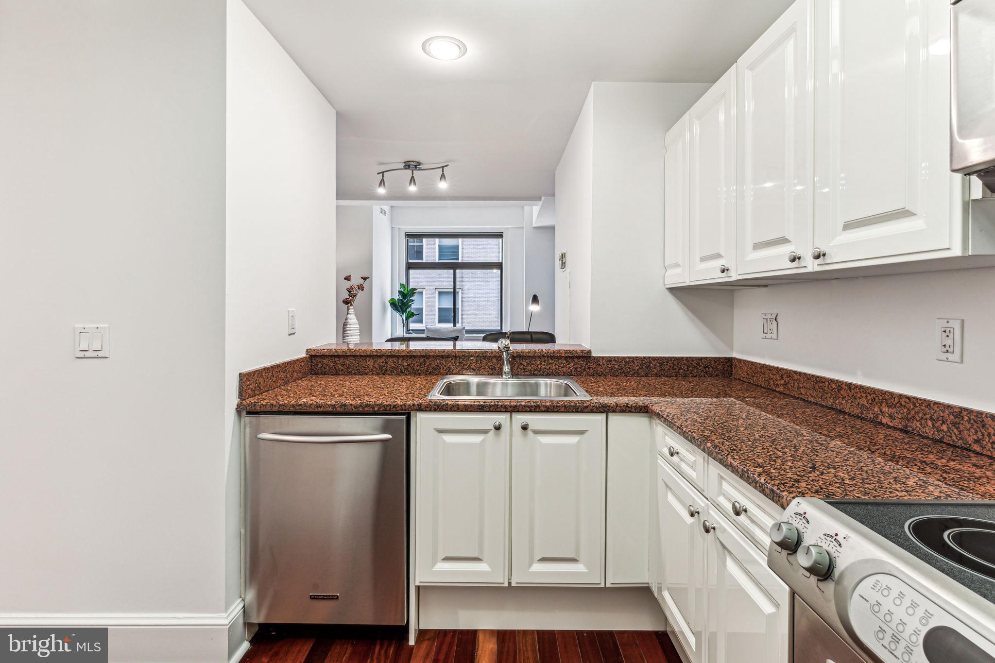 AVENUE OF THE ARTS - Residential Lease