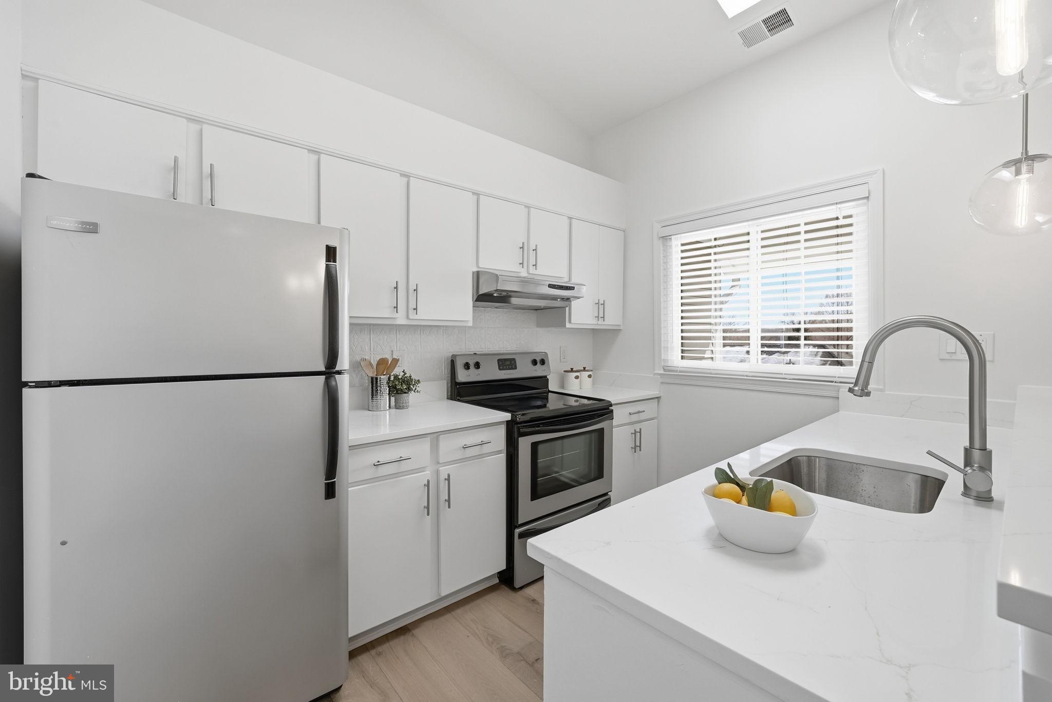 GRAYS POINTE - Residential