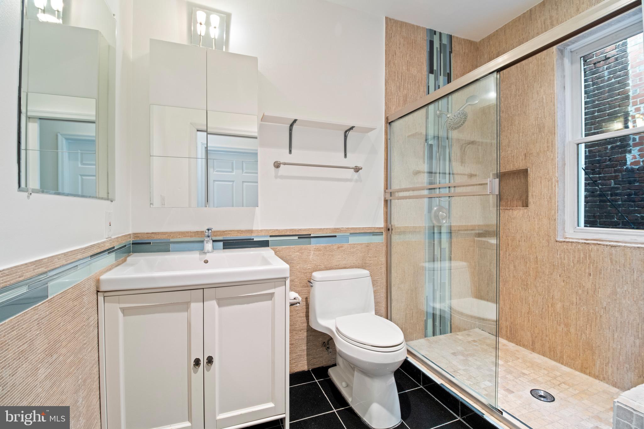 CAPITOL HILL - Commercial Sale