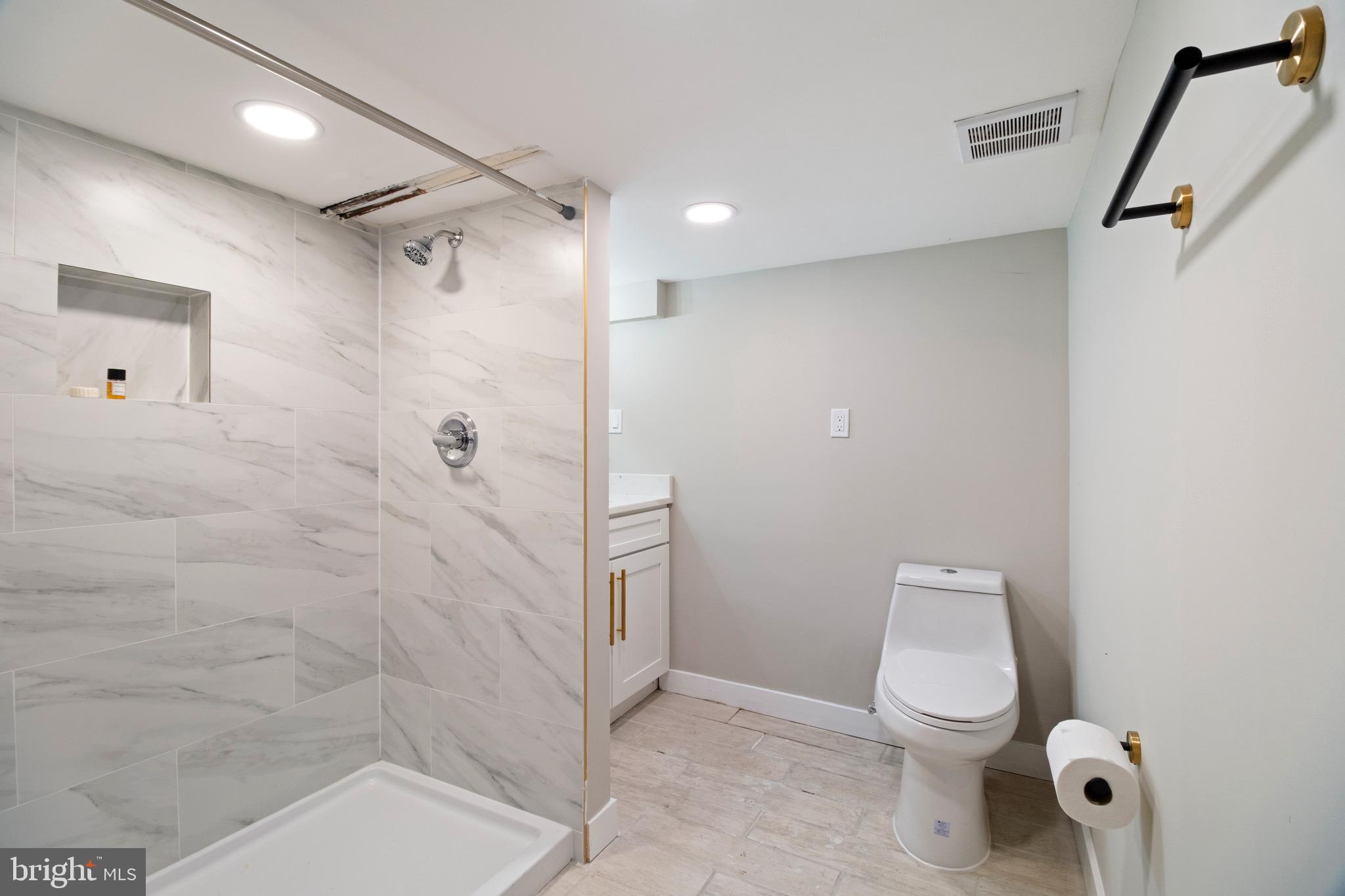 CAPITOL HILL - Commercial Sale