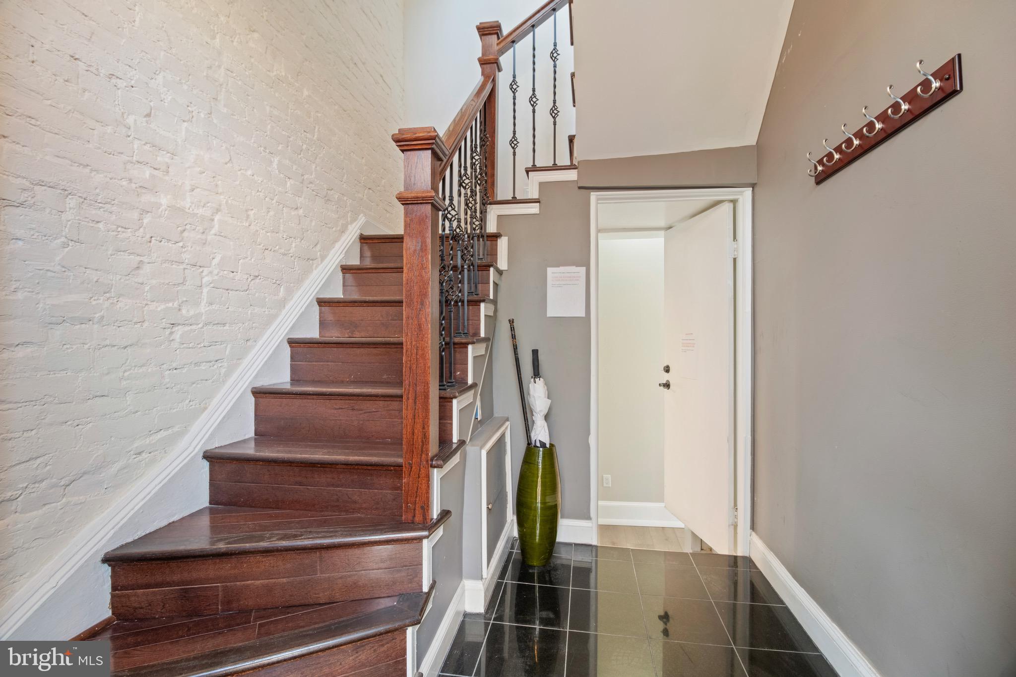 CAPITOL HILL - Commercial Sale