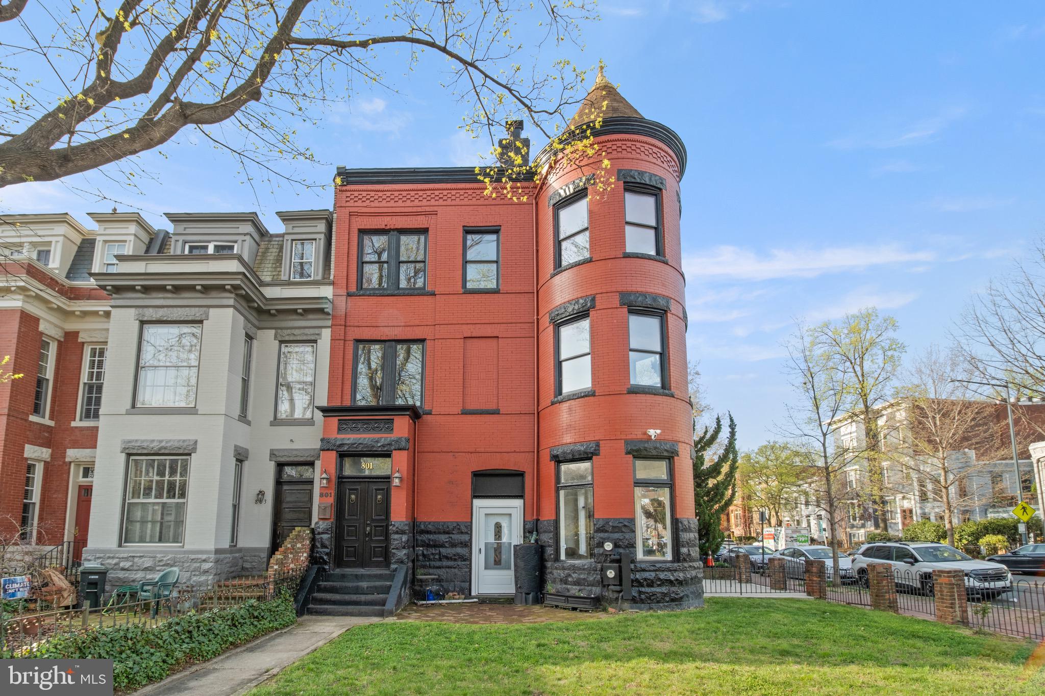 CAPITOL HILL - Commercial Sale