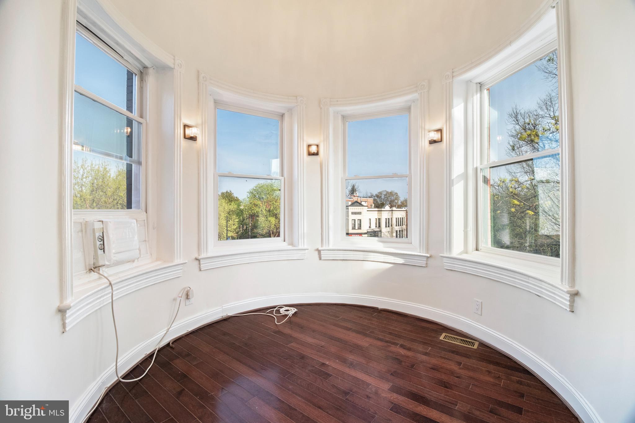 CAPITOL HILL - Commercial Sale