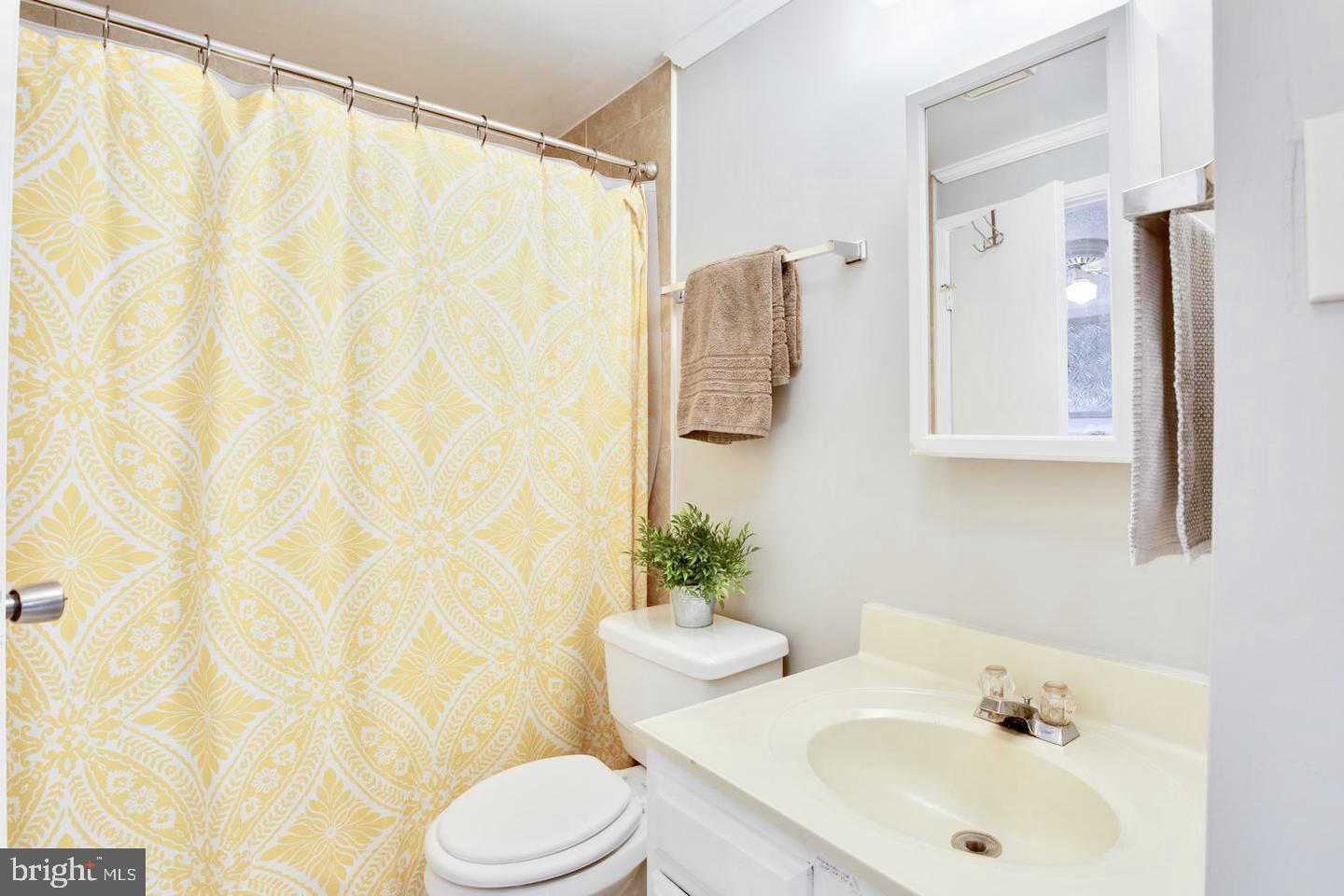 TOWNS OF OAK SPRINGS - Residential Lease