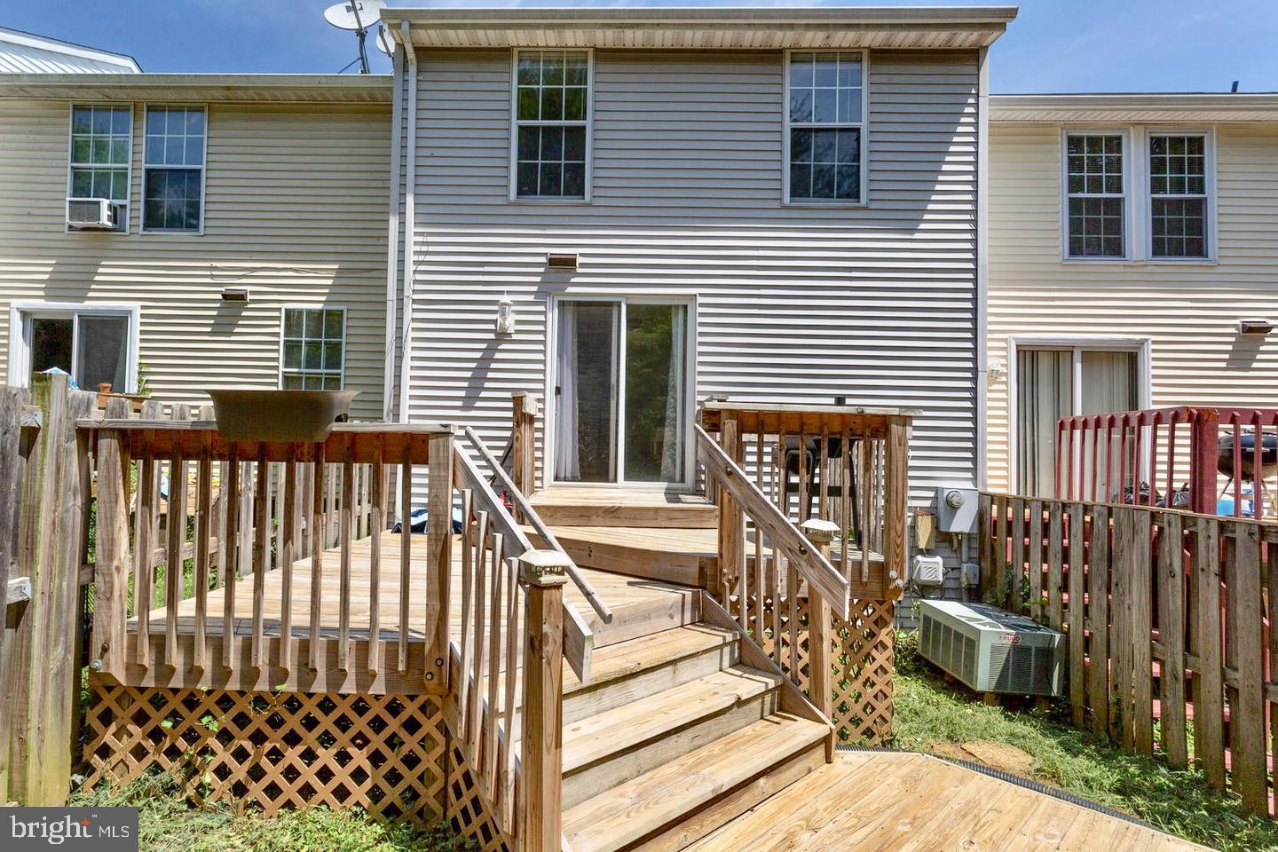 TOWNS OF OAK SPRINGS - Residential Lease