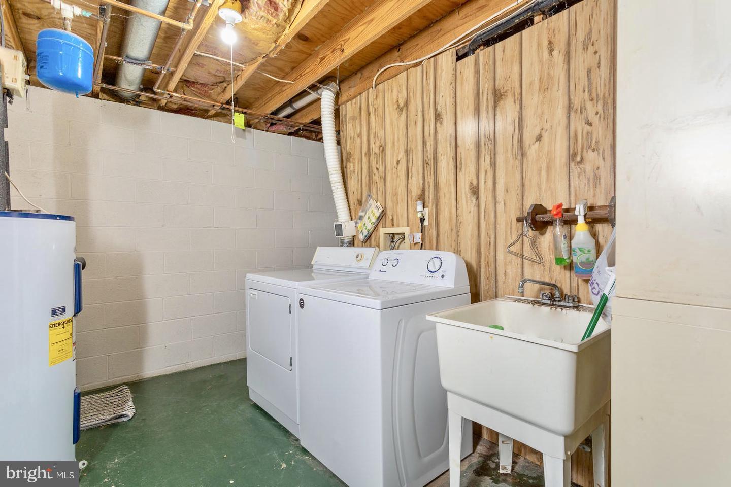 TOWNS OF OAK SPRINGS - Residential Lease