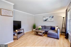 TOWNS OF OAK SPRINGS - Residential Lease