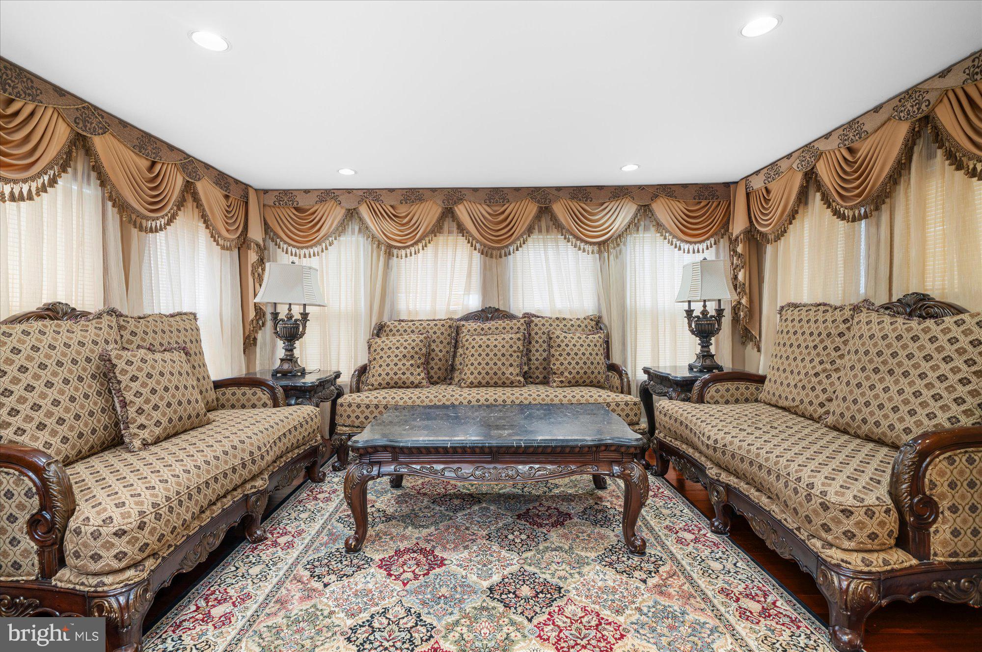 LIBERTY SQUARE - Residential