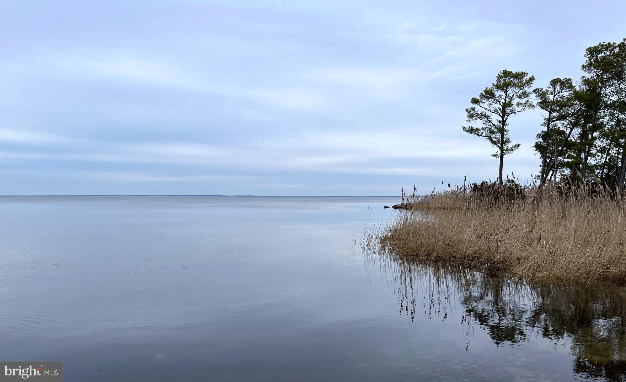 HUDSON/NECK DISTRICT - Land