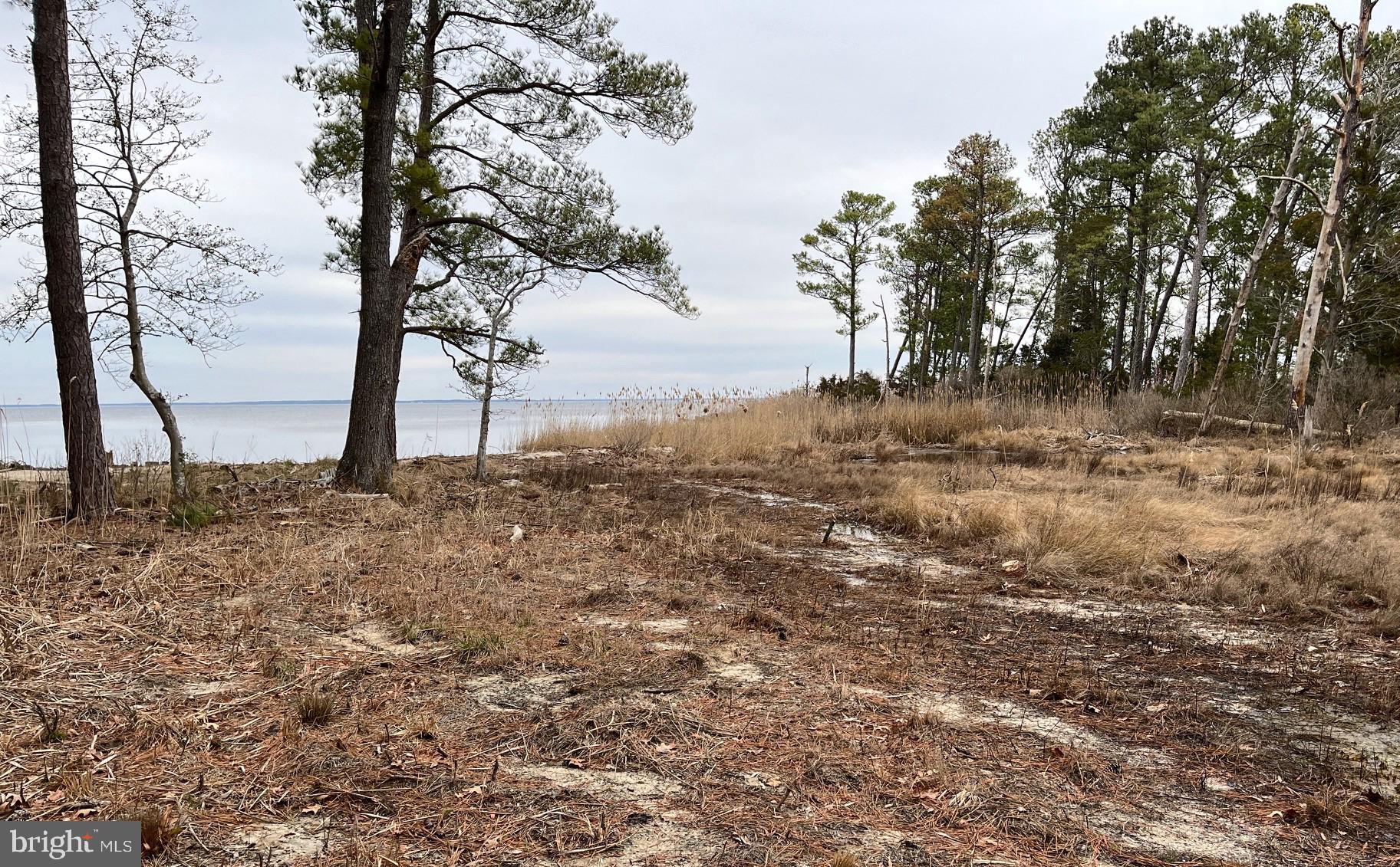 HUDSON/NECK DISTRICT - Land