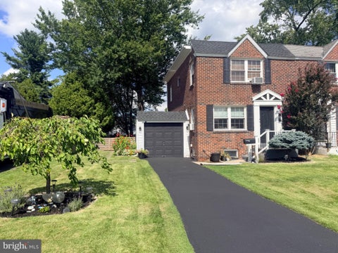 Townhouse For Sale - 1051 Birch Street<br/> Montgomery County, LANSDALE, PA 19446
