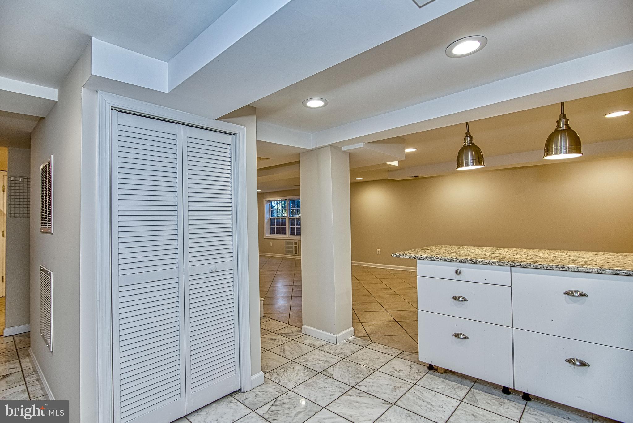 BROYHILL PARK - Residential Lease