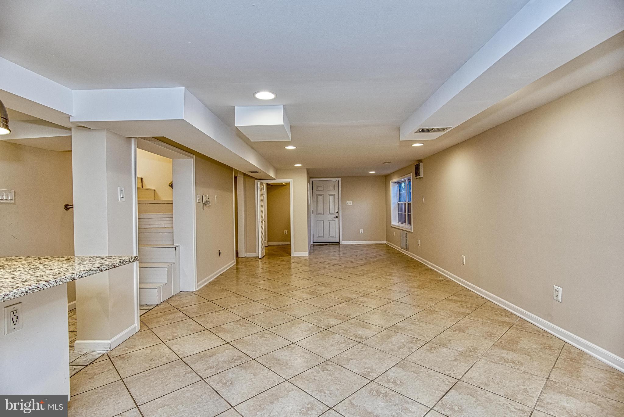 BROYHILL PARK - Residential Lease