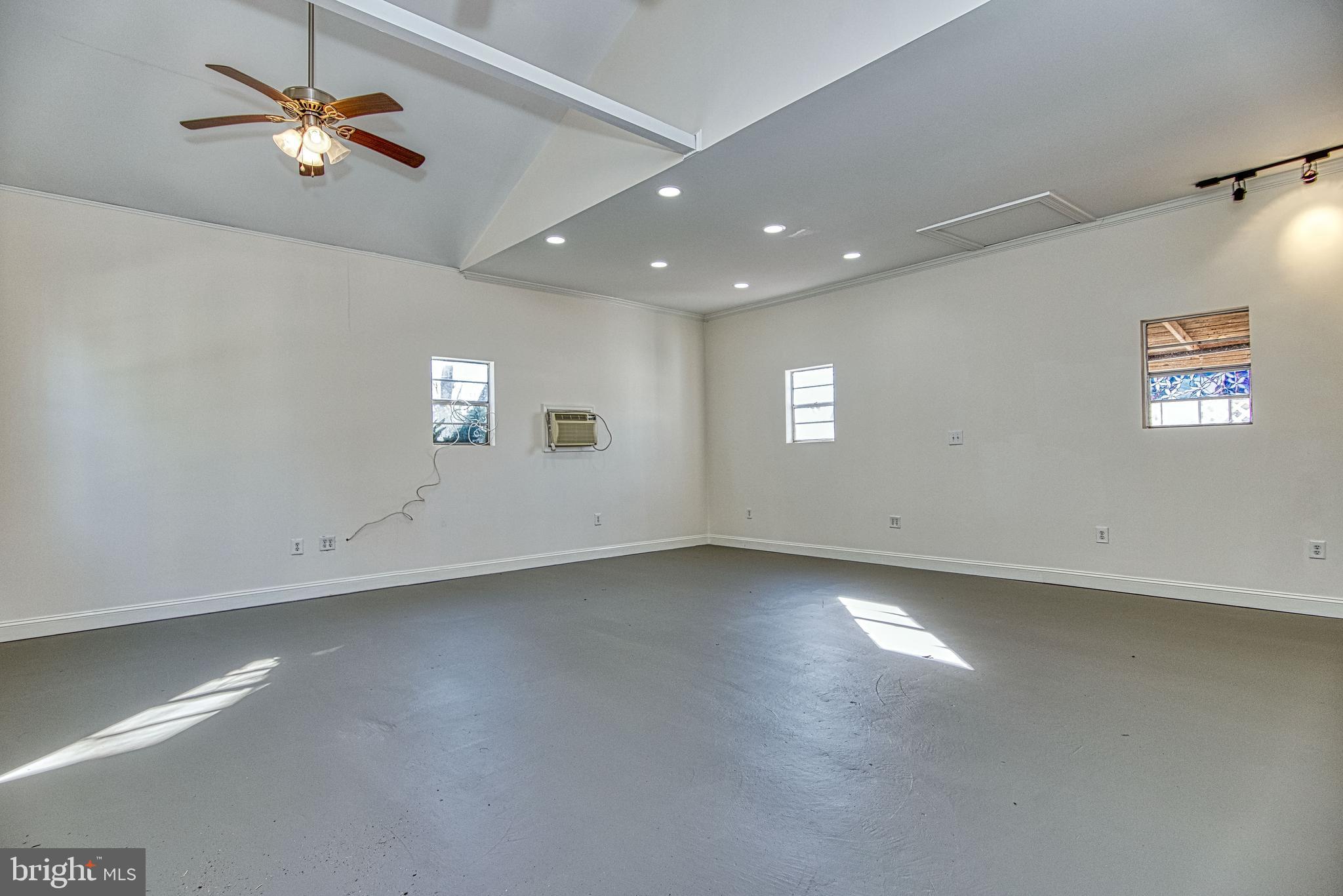 BROYHILL PARK - Residential Lease