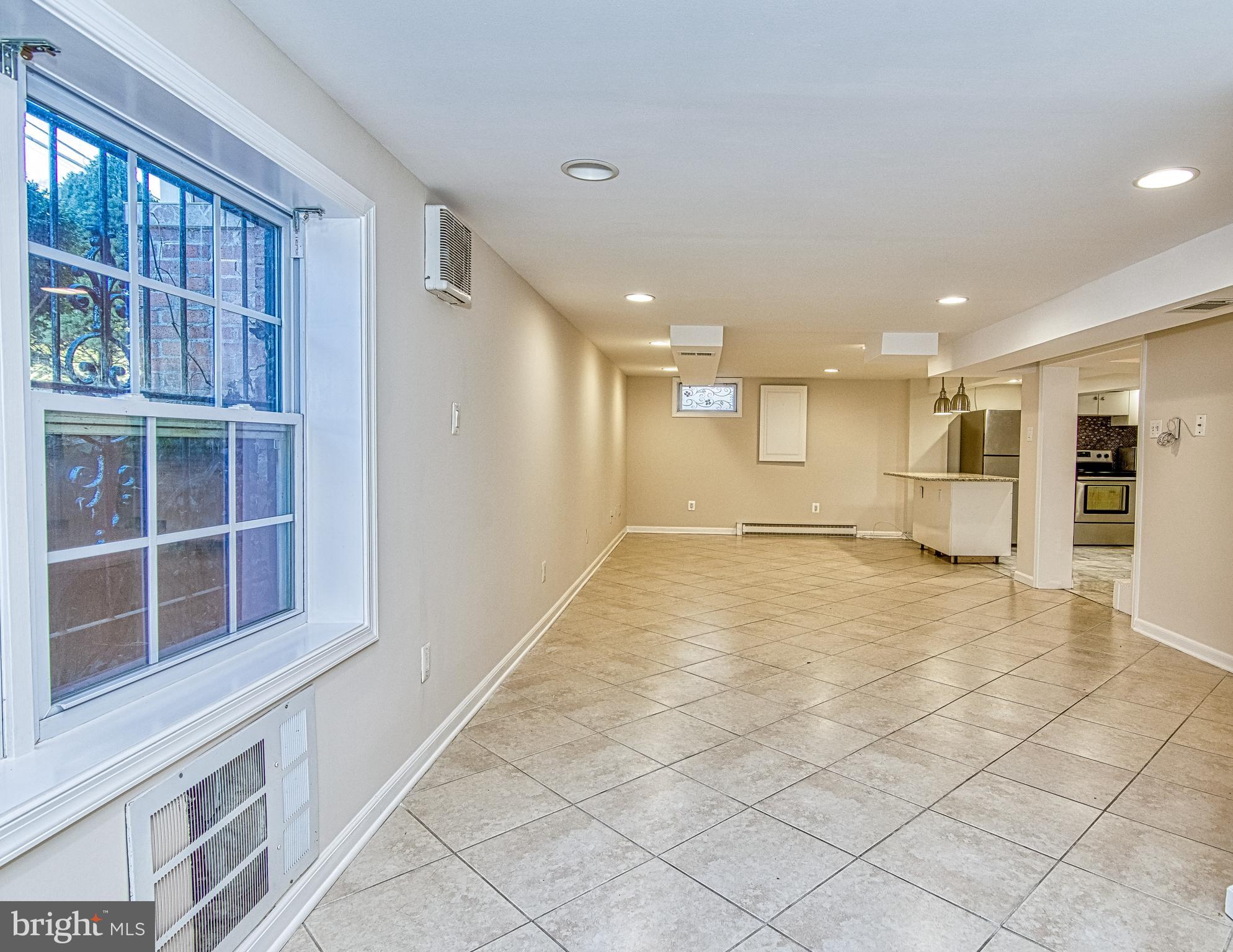 BROYHILL PARK - Residential Lease