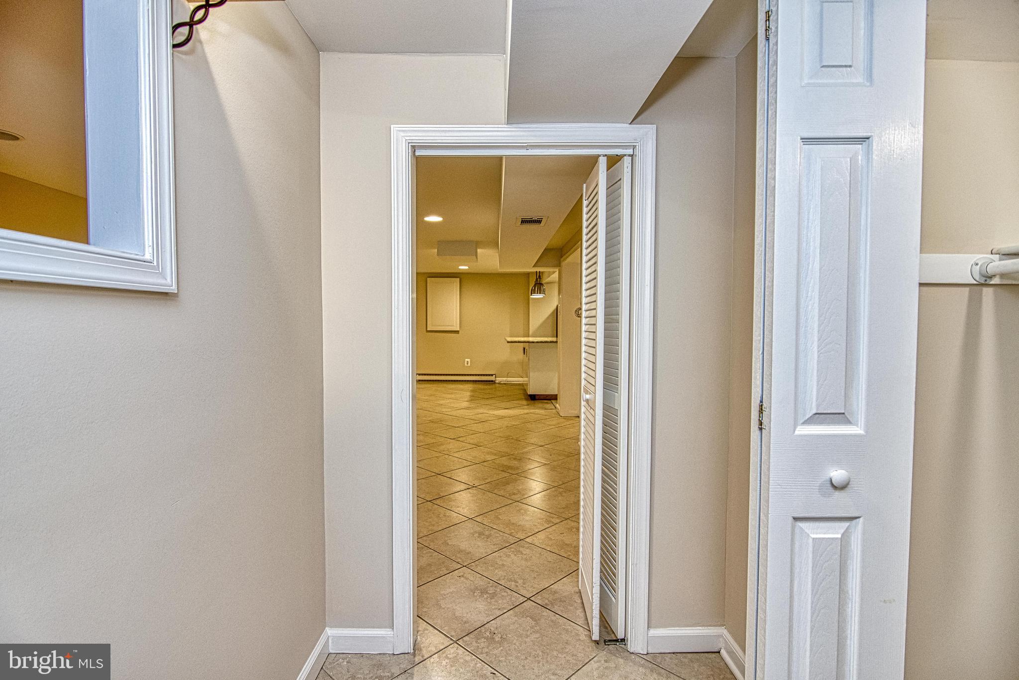 BROYHILL PARK - Residential Lease