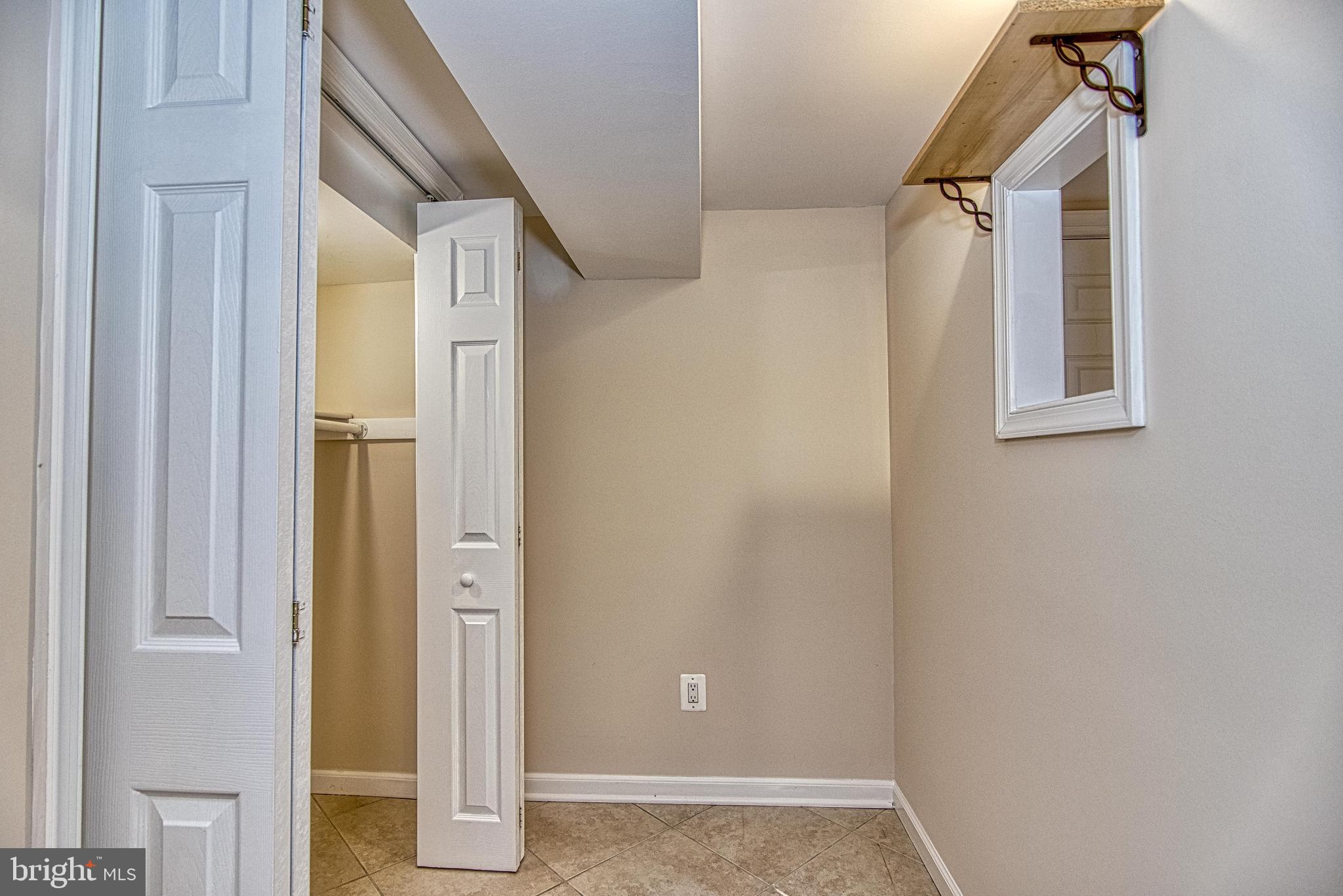 BROYHILL PARK - Residential Lease