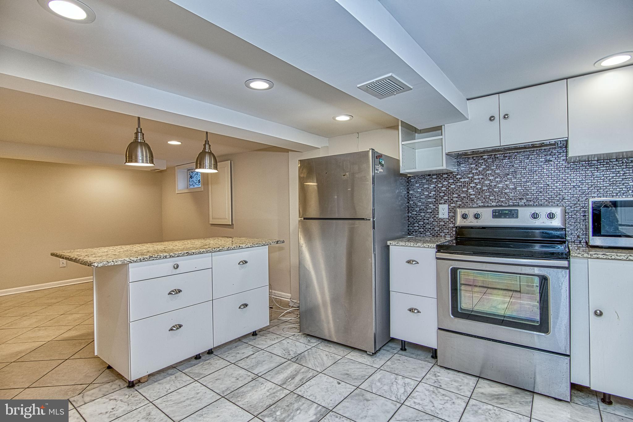 BROYHILL PARK - Residential Lease