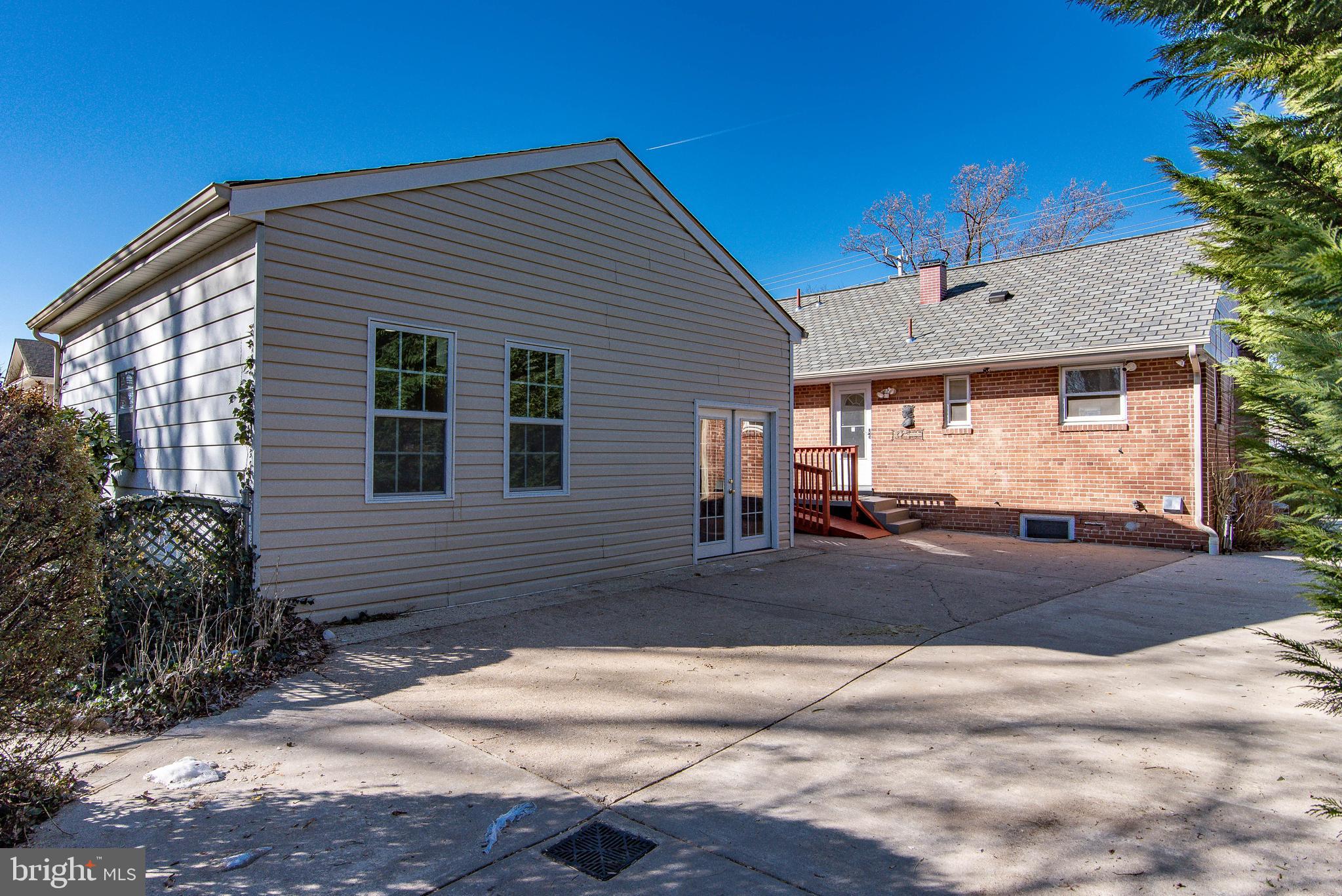 BROYHILL PARK - Residential Lease