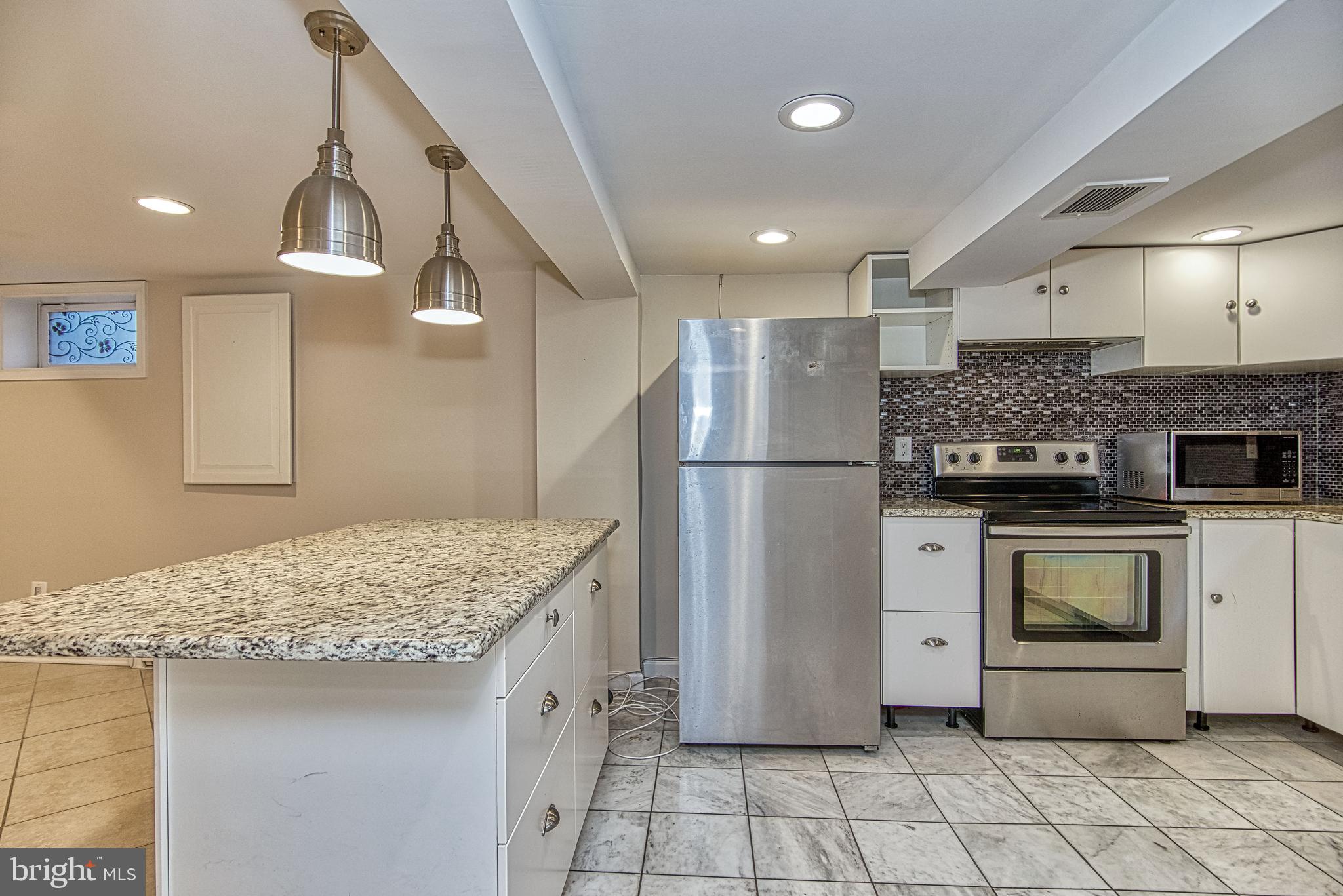 BROYHILL PARK - Residential Lease