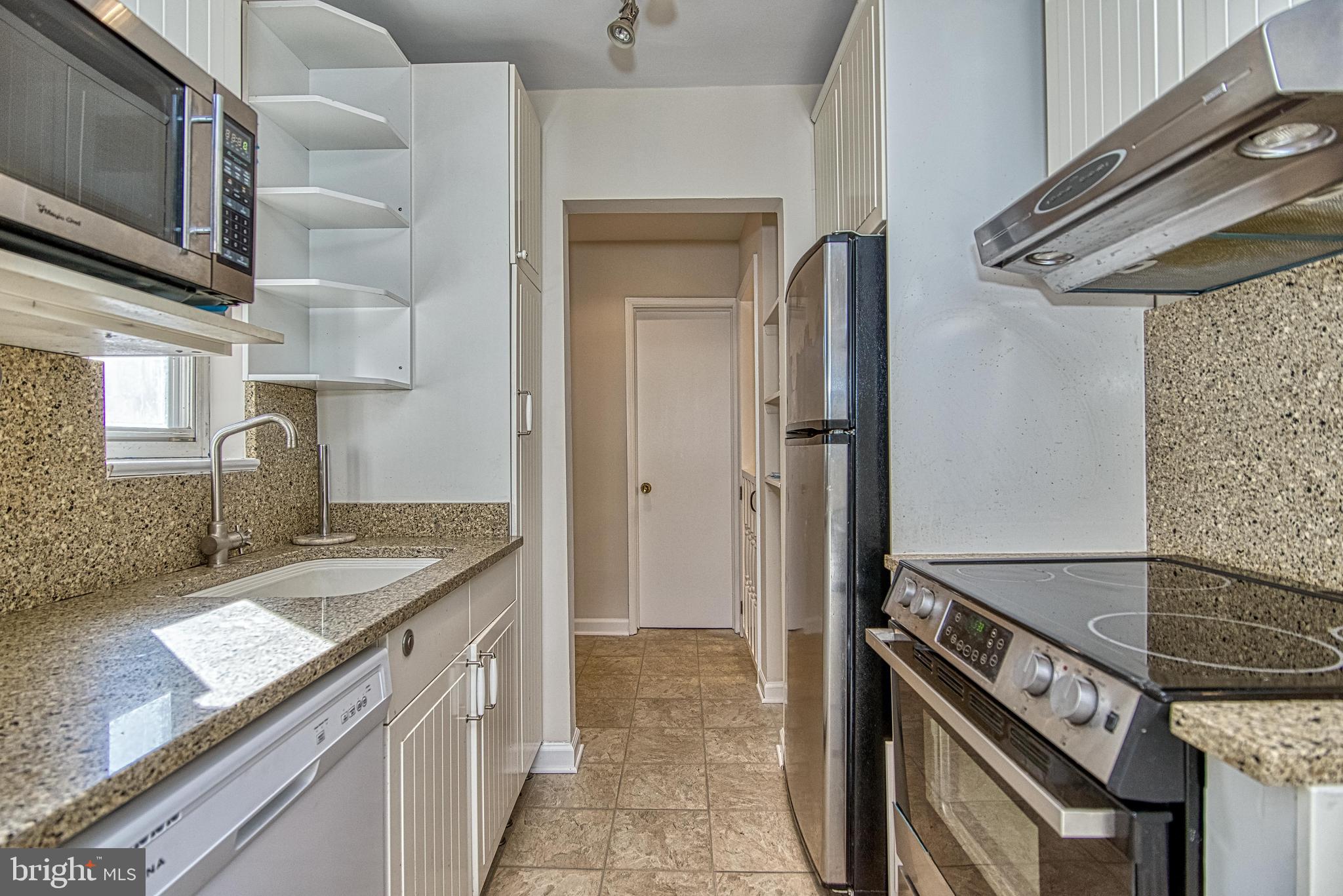 BROYHILL PARK - Residential Lease