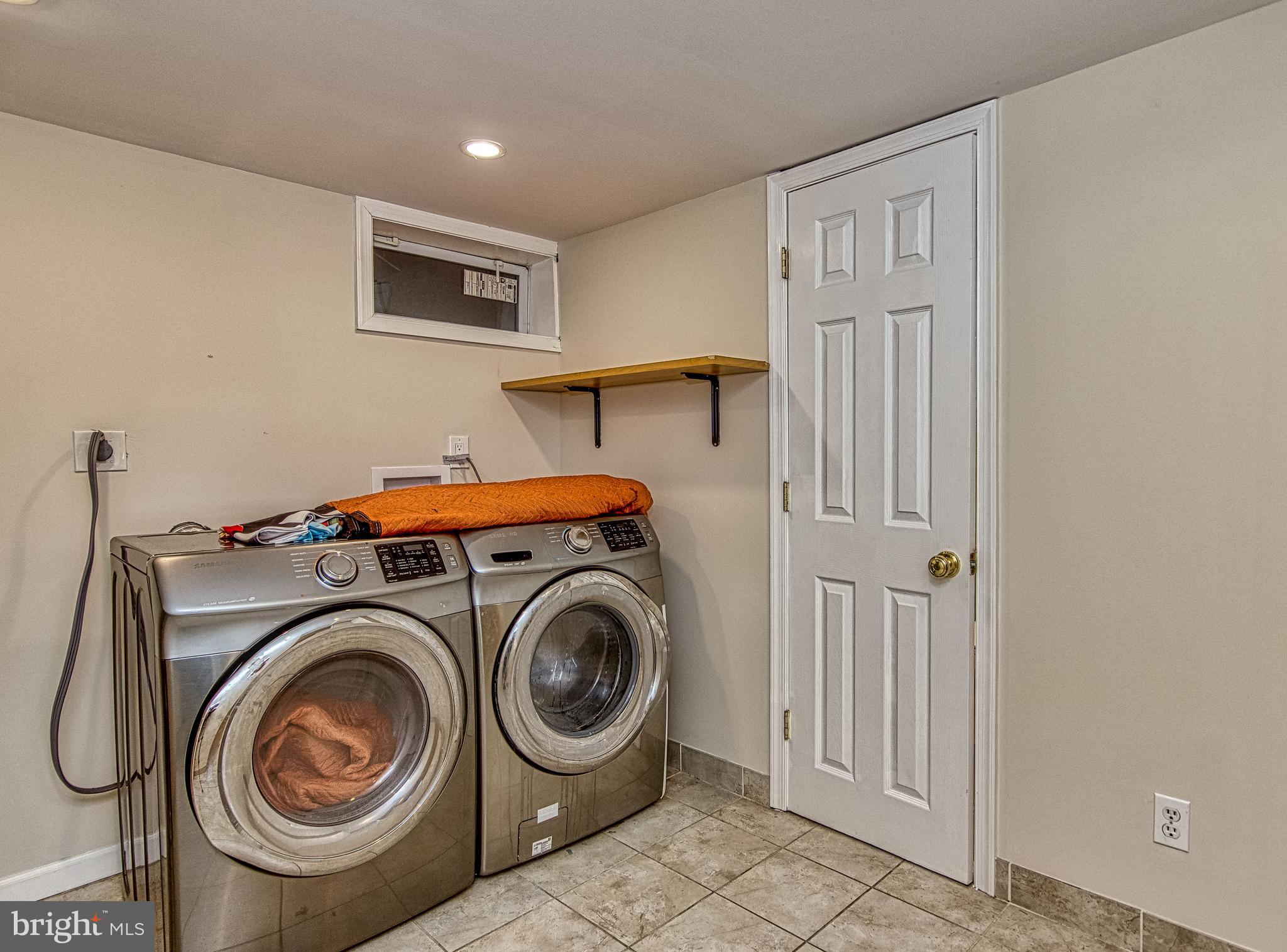 BROYHILL PARK - Residential Lease